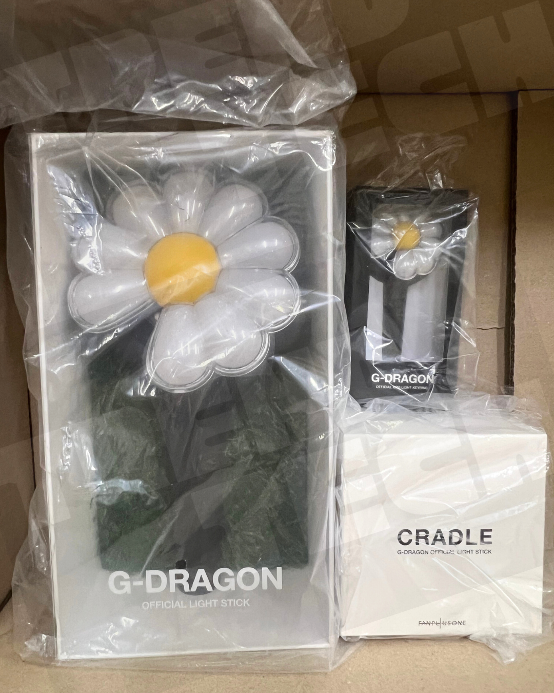 現貨｜G-DRAGON OFFICIAL LIGHT STICK Keyring 官方應援手燈鑰匙圈  GD 小花 雛菊【約1個工作日內寄出】