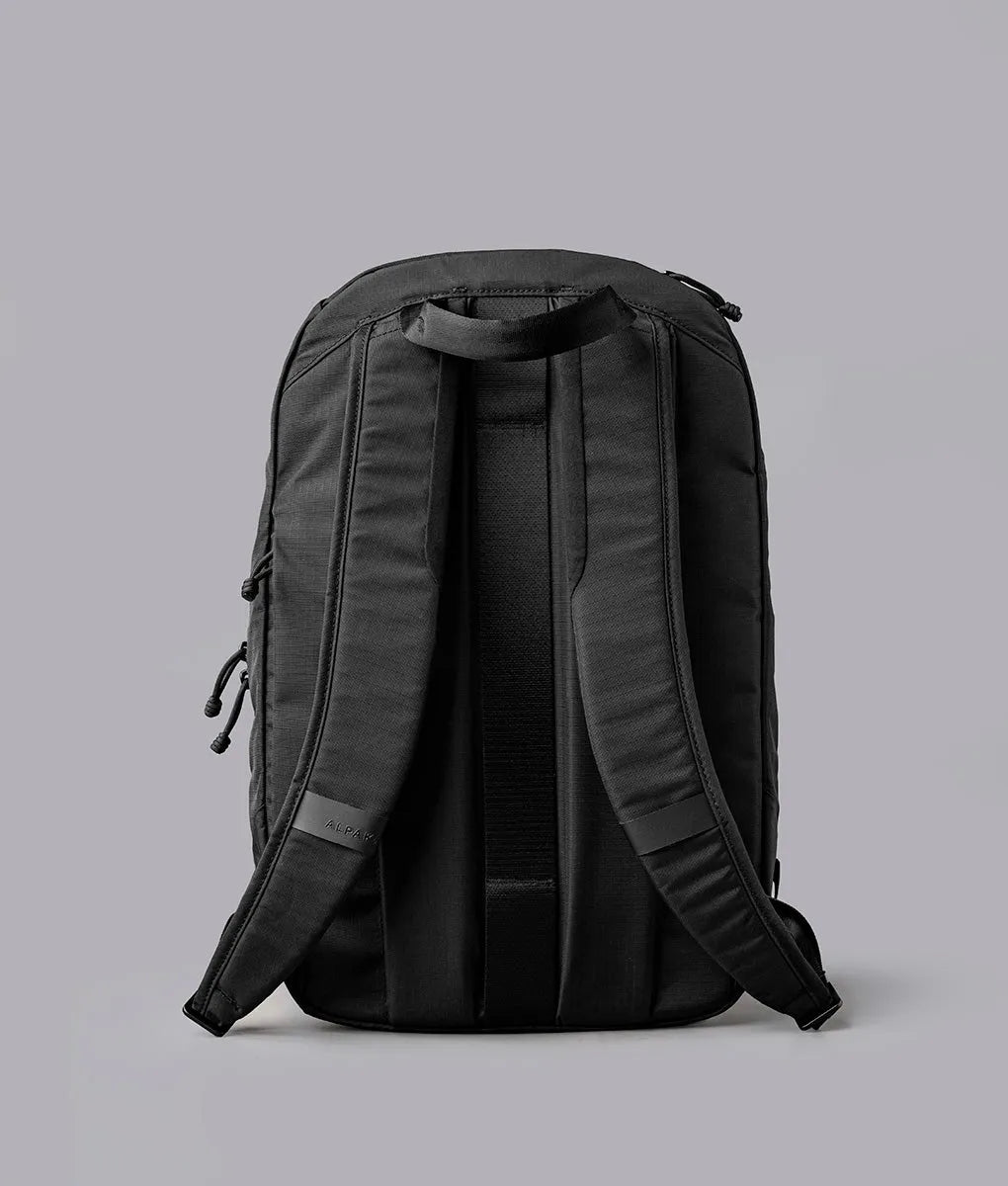 現貨｜ALPAKA - Aero Pack Backpack (16L) 輕量化日常背包 Axoflux 210D 防撕裂尼龍布料【約1個工作日內寄出】