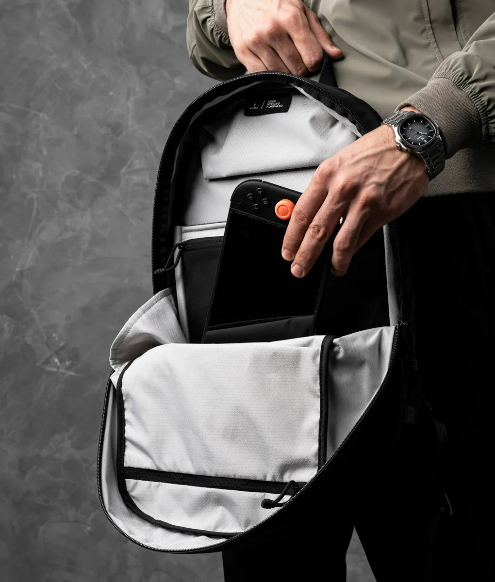 現貨｜ALPAKA - Aero Pack Backpack (16L) 輕量化日常背包 Axoflux 210D 防撕裂尼龍布料【約1個工作日內寄出】
